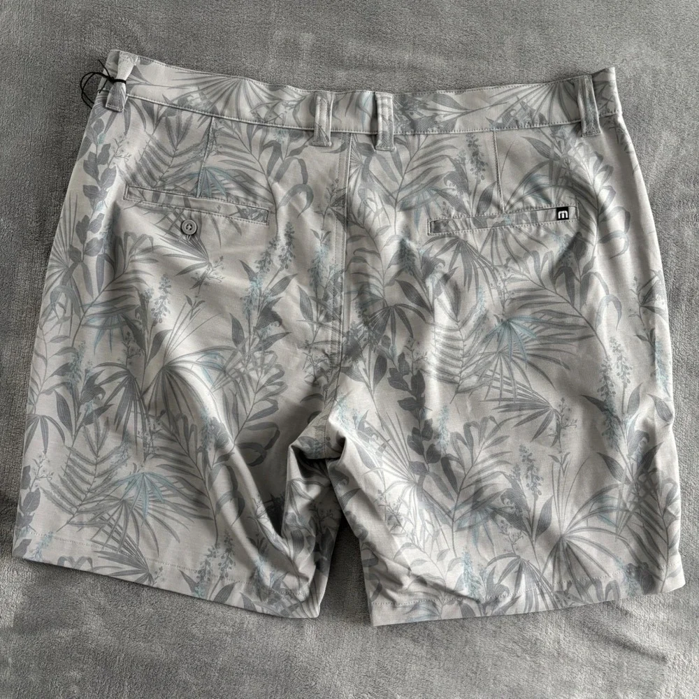 TravisMathew Coastal Canyon Floral Print Golf Shorts, Mens Size 32-34-38, NWT‎